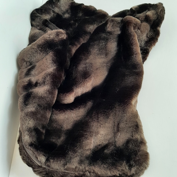 NEWPORT Faux Fur Mink Pillow Cover - Picture 13 of 16